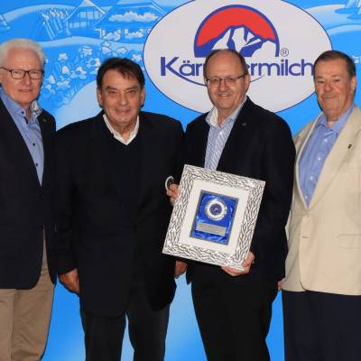 Traditionsgendarmen besuchten die Kärntnermilch