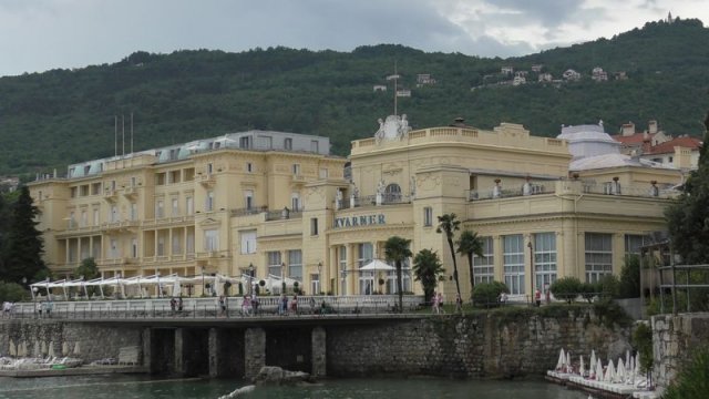 „Denkmalschutz“ durch  Kärntner Traditionsgendarmen in Opatija
