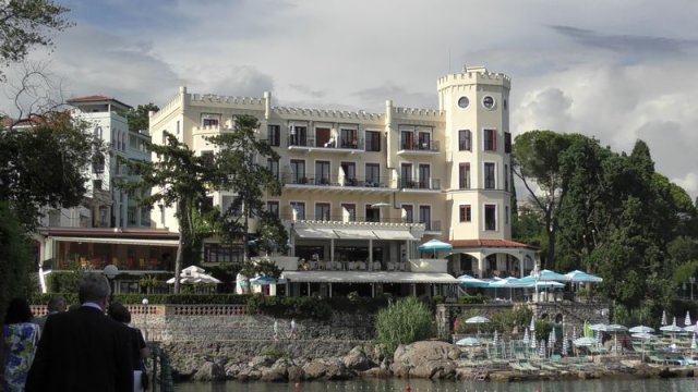 „Denkmalschutz“ durch  Kärntner Traditionsgendarmen in Opatija