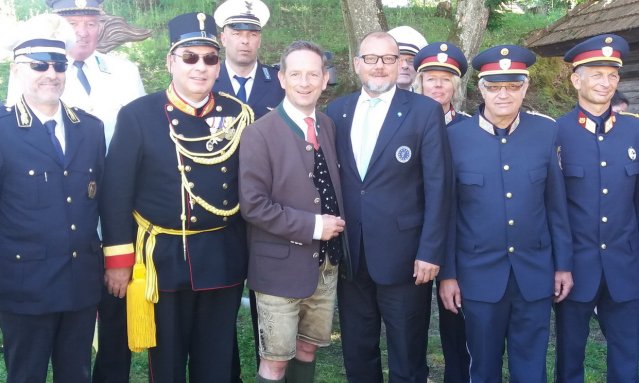 Fest der Uniformen beim Tag der Volkskultur