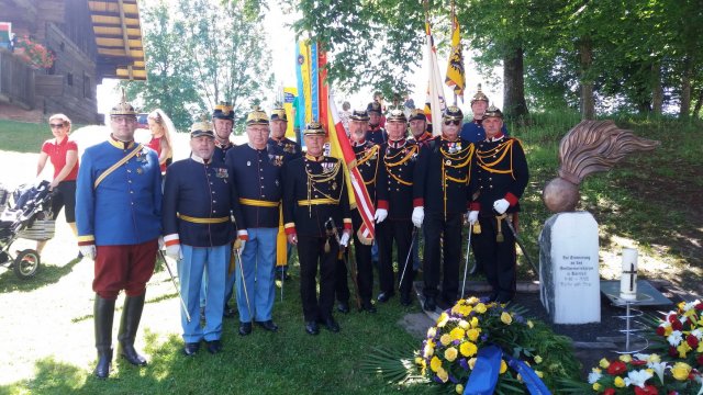 Fest der Uniformen beim Tag der Volkskultur