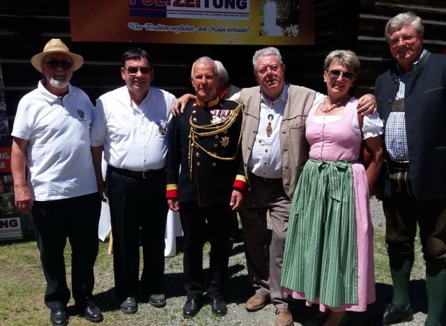 Fest der Uniformen beim Tag der Volkskultur