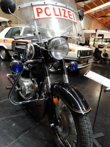 Salzburger Gendarmeriefreunde präsentierten Oldtimer 