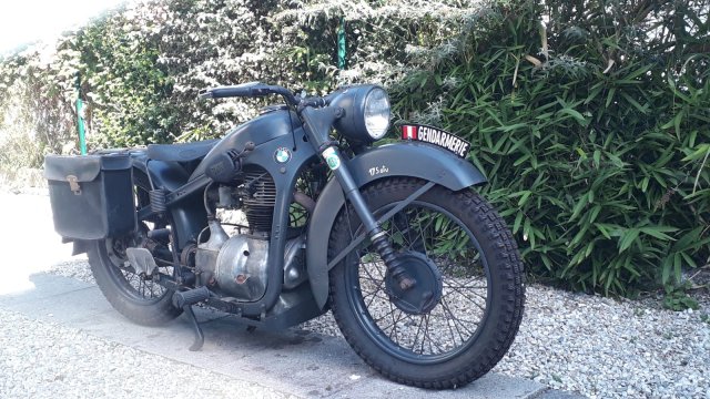 Salzburger Gendarmeriefreunde präsentierten Oldtimer 