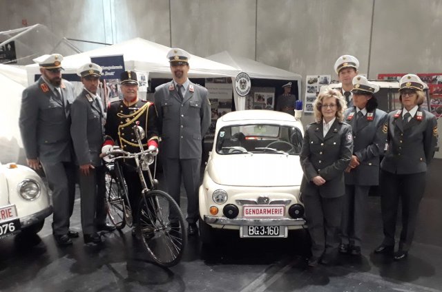 Salzburger Traditionsgendarmerie im Oldtimereinsatz