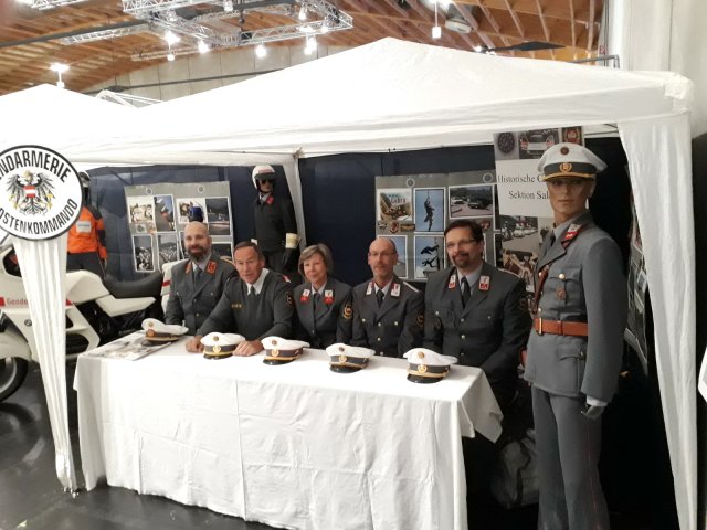 Salzburger Traditionsgendarmerie im Oldtimereinsatz