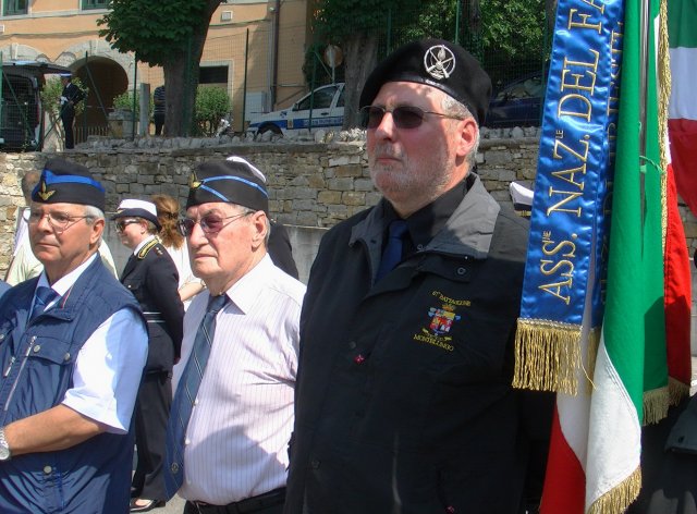 Traditionsgendarmen als Gratulanten in Triest