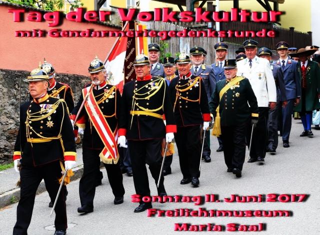 Fest der Uniformen und Trachten