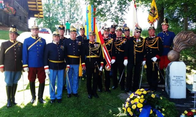 Fest der Uniformen beim Tag der Volkskultur