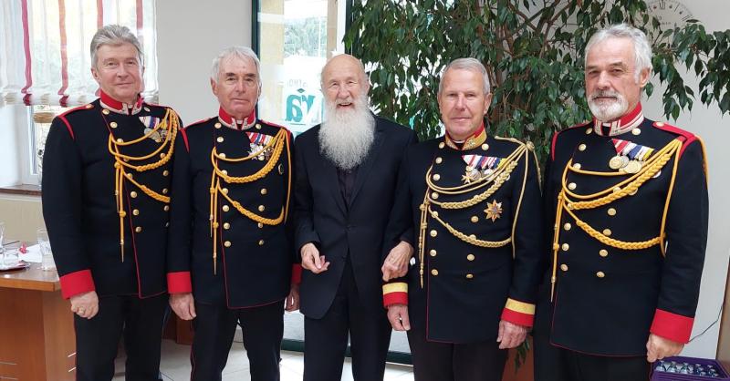 Traditionsgendarmen trafen ehemaligen Gendarmerieseelsorger